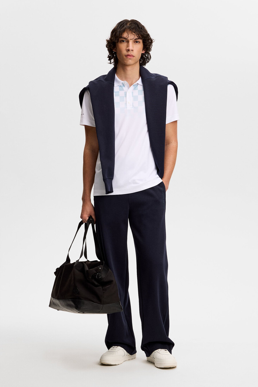 polo con estampado finlandés